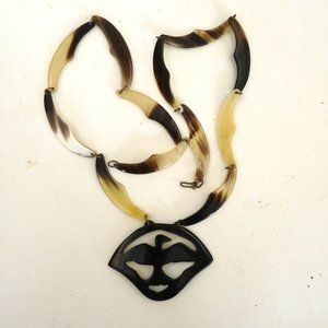 Vintage tortoise shell bird pendent necklace 50s